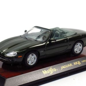 vieille voiture anglaise cabriolet verte