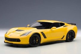 voiture de sport jaune