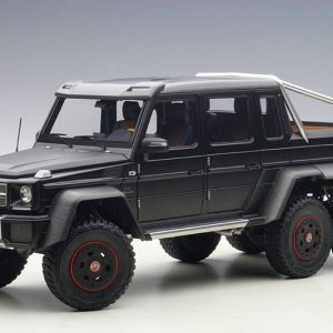 gros 4x4 6 roues noire