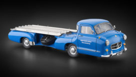 vieux camion transport de voiture bleu