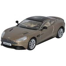 voiture de sport bronze