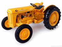 vieux tracteur agricole jaune