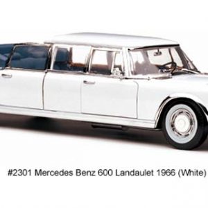 vieille voiture limousine blanche