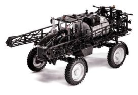 grosse machine agricole noire