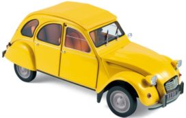 vieille voiture jaune