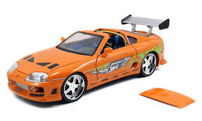 voiture de sport orange decapotable