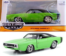 vieille muscle car verte avec toit noire