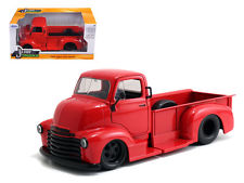 vieux camion pick up rouge