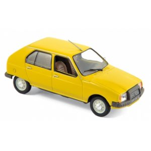 vieille voiture jaune