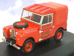 vieille jeep de pompier rouge