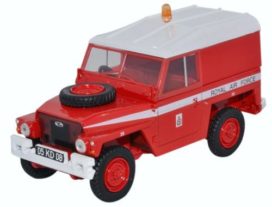 vieux camion rouge 4x4