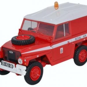 vieux camion rouge 4x4