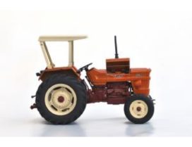 vieux tracteur agricole orange