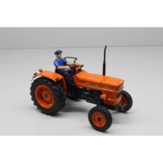 vieux tracteur agricole orange