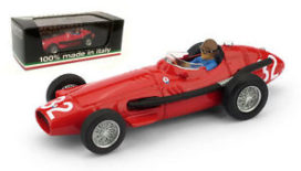 vieille voiture de course rouge