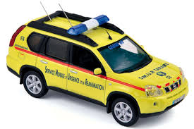 grosse jeep ambulance jaune