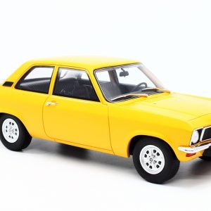 vieille voiture jaune