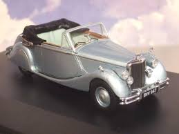 vieille voiture de luxe cabriolet grise