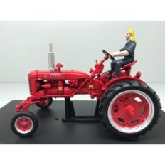 vieux tracteur agricole rouge