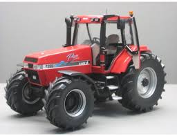 gros tracteur agricole rouge