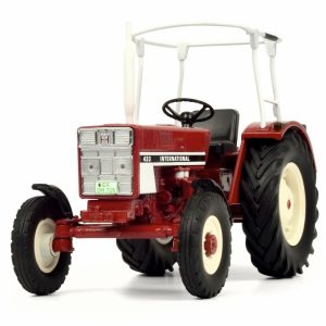 vieux tracteur agricole rouge