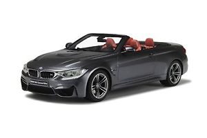 voiture de sport cabriolet grise