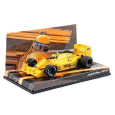 vieille voiture de course formule 1 jaune