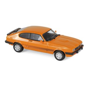 vieille voiture orange coupe