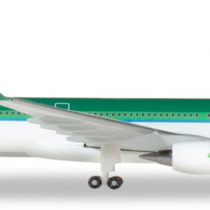 avion de ligne blanc et vert
