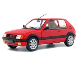 vieille petite voiture de sport rouge