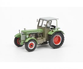 vieux tracteur agricole vert