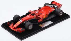 voiture de course formule 1 rouge