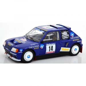 vieille voiture de rallye bleu