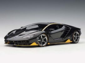 voiture de sport noire et jaune