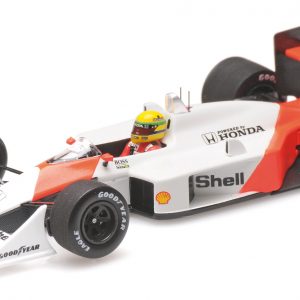 vieille voiture de course formule 1 blanche et orange