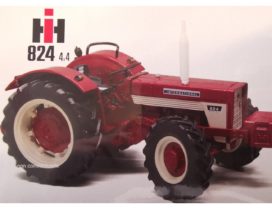 vieux tracteur agricole rouge