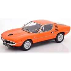 vieille voiture de sport coupe orange