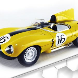 vieille voiture de course jaune