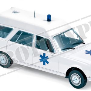 vieille voiture break blanche ambulance