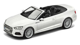 voiture cabriolet blanche