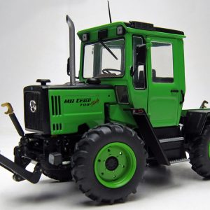 vieux tracteur agricole vert