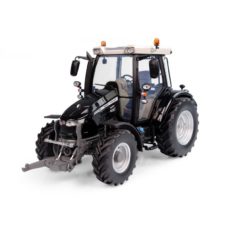 gros tracteur agricole noire