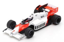 vieille voiture de course formule 1 rouge et blanche