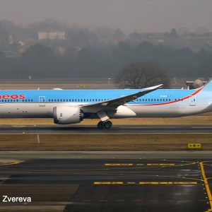 avion de ligne bleu et blanc