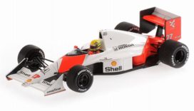 vieille voiture de course formule 1 orange et blanche