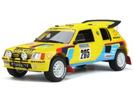 vieille voiture de rallye jaune