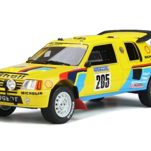 vieille voiture de rallye jaune