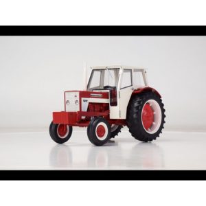 vieux tracteur agricole rouge et blanc