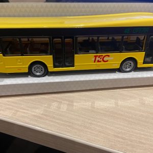 gros bus jaune belge
