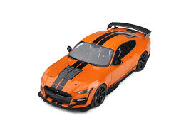 voiture de sport coupe orange